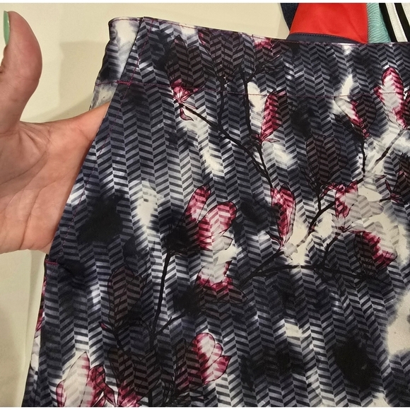 Lady Hagen Blue & Pink Floral Mini Golf Skort Size 14 - Picture 10 of 10